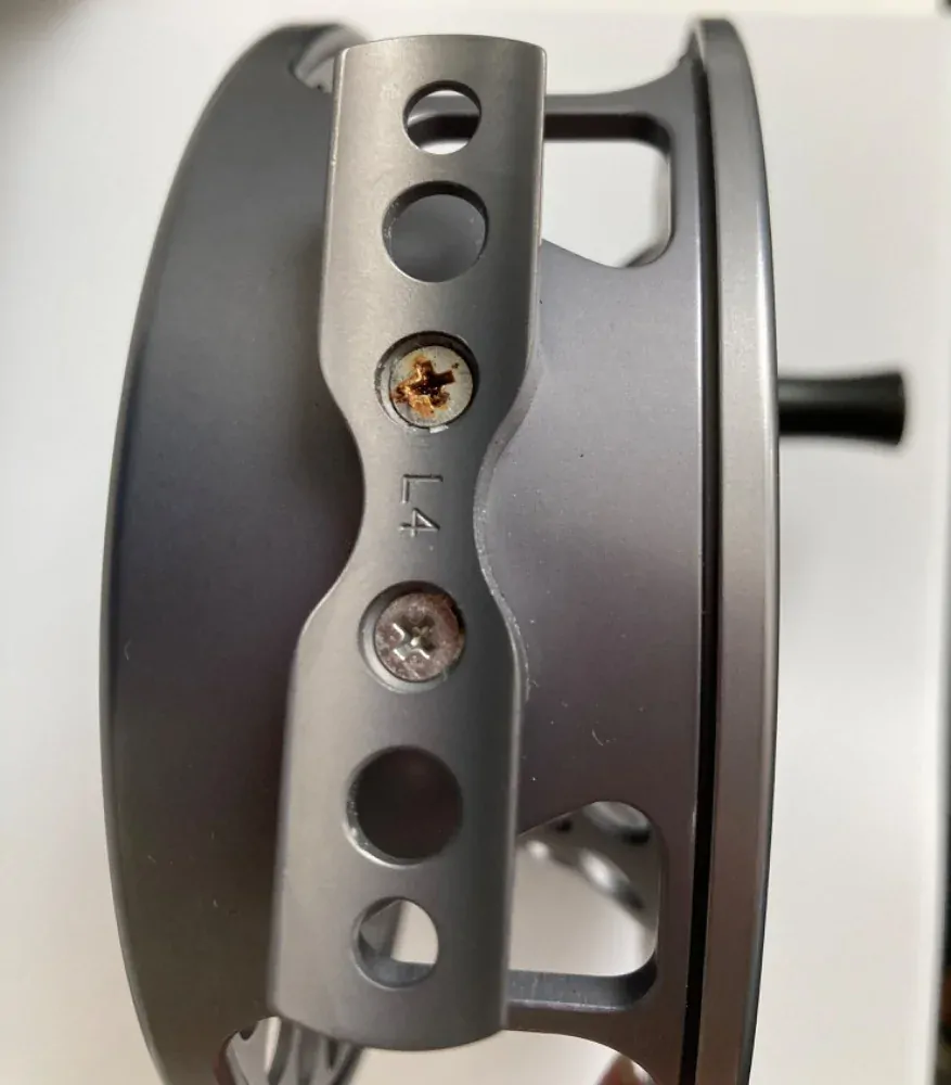 WATERWORKS LAMSON Muškařský naviják Litespeed Micra 5, L4 II. jakost - rezavý šroubek