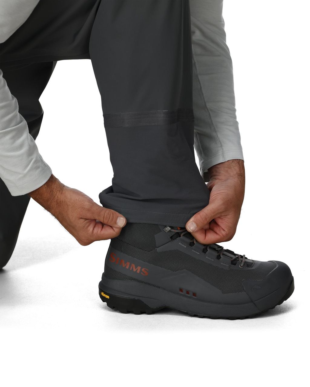Simms Brodící kalhoty Flyweight Stockingfoot Cinder - vel. MK