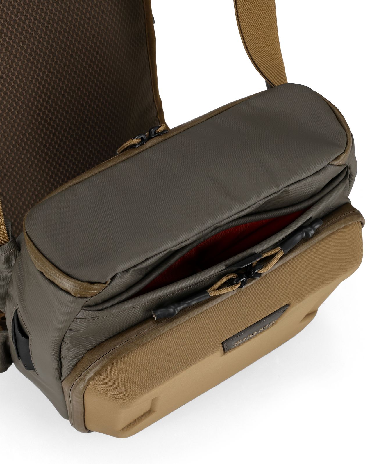 Simms Vesta s batohem Headwaters Chest Pack Hickory